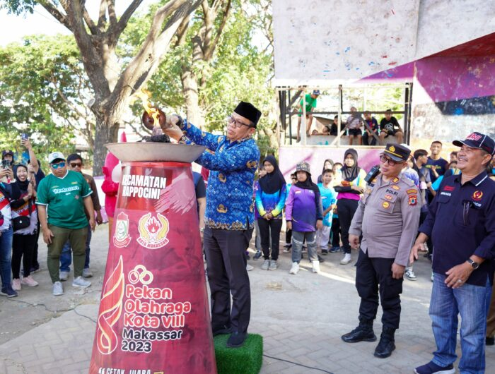 Gambar Camat Rappocini Terima Kirab Obor Porkot VIII Kota Makassar