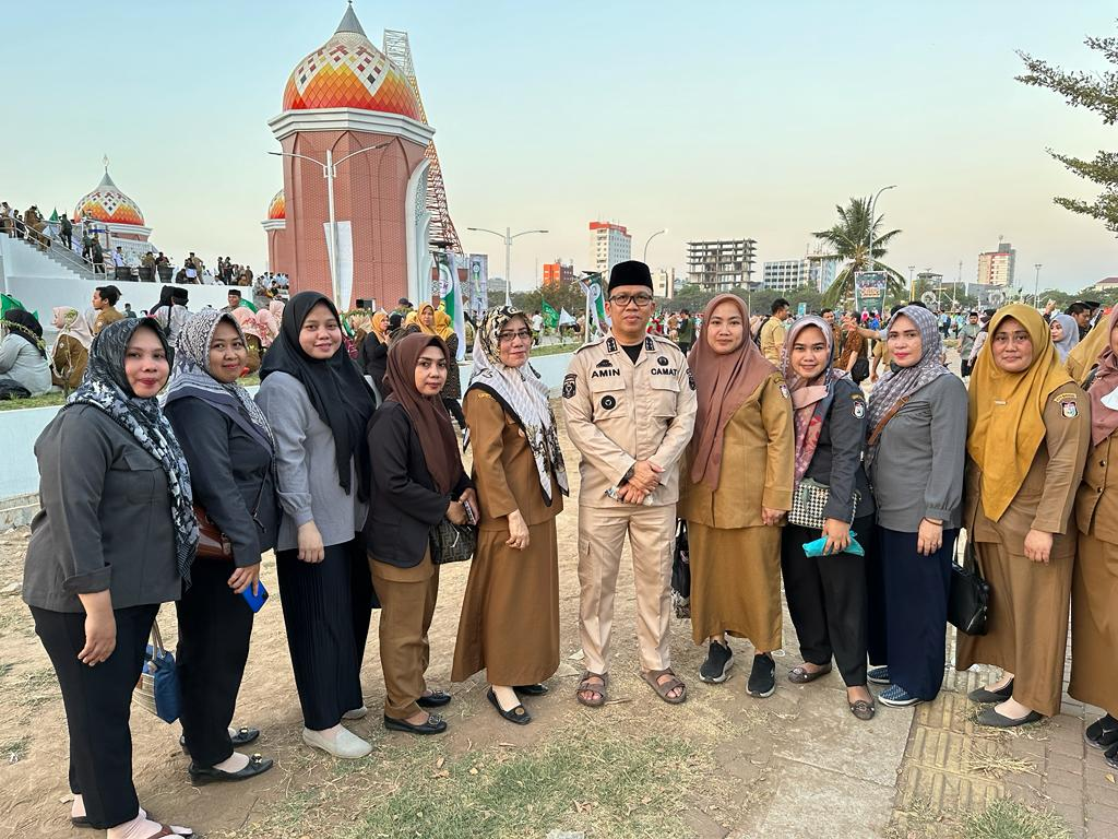 Gambar Camat Rappocini Menghadiri Sholawat Bersama Ribuan Warga Kota Makassar