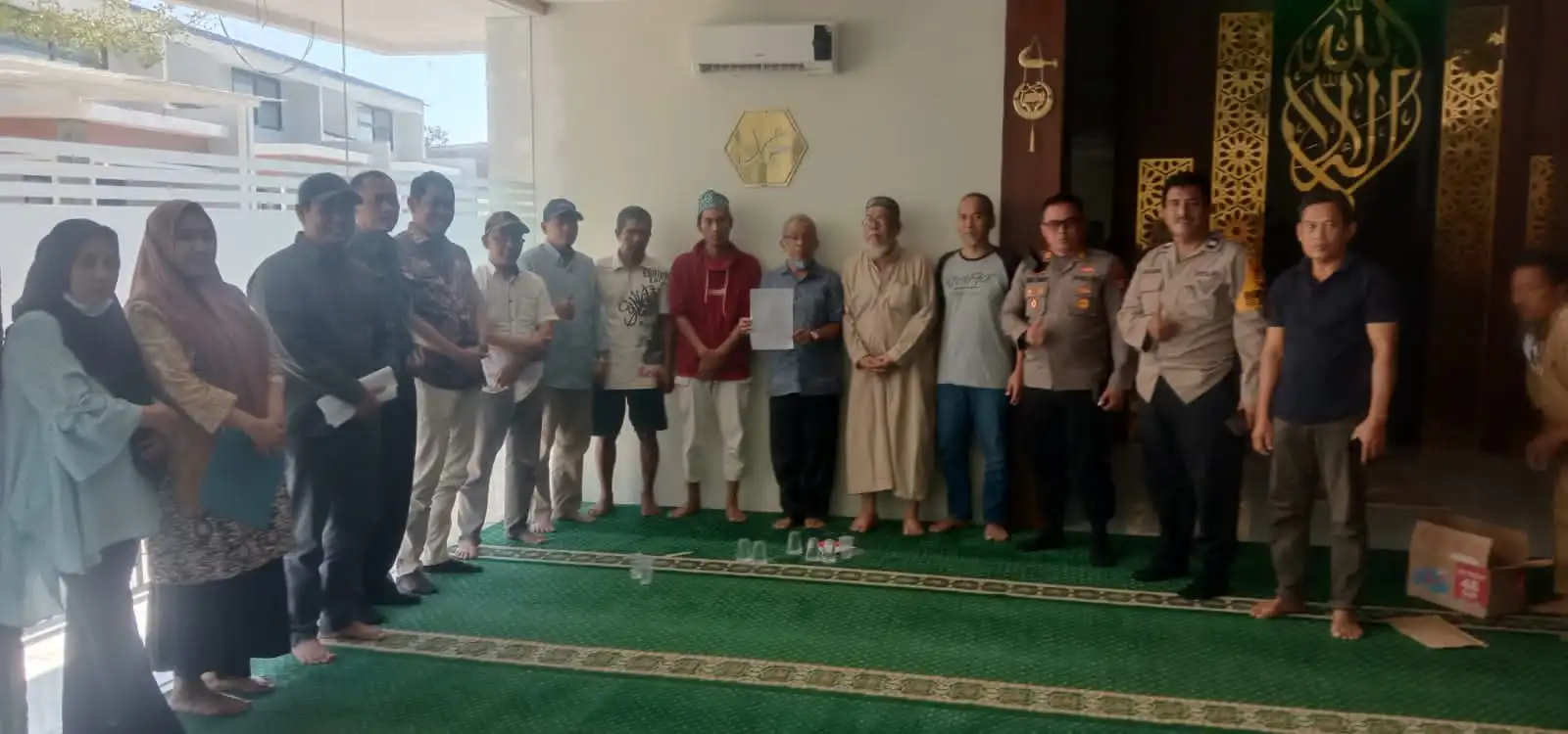 Gambar Rumah Warga Terisolir Tembok Masjid, Sekcam dan Kapolsek Rappocini Gelar Pertemuan Mediasi