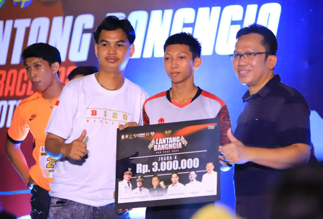 Gambar Hadiri Grand Final Run Race Lantang Bangia, Camat Rappocini Terimakasih ke Pelari dari Kecamatannya