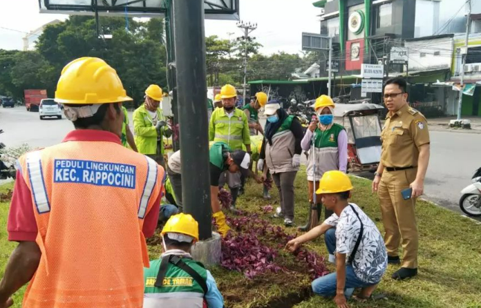 Gambar Camat Rappocini Pantau Pembenahan dan Penanaman Tanaman di Dua Lokasi