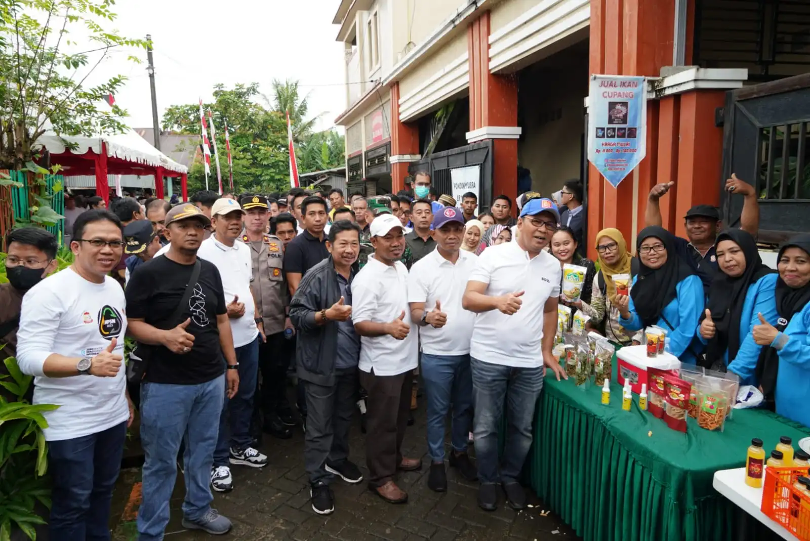 Gambar Camat Rappocini dampingi Wali Kota Makassar pada Acara ‘Program Launching Menanam 1 Juta Polybag’ di Lorong Wisata Geneva