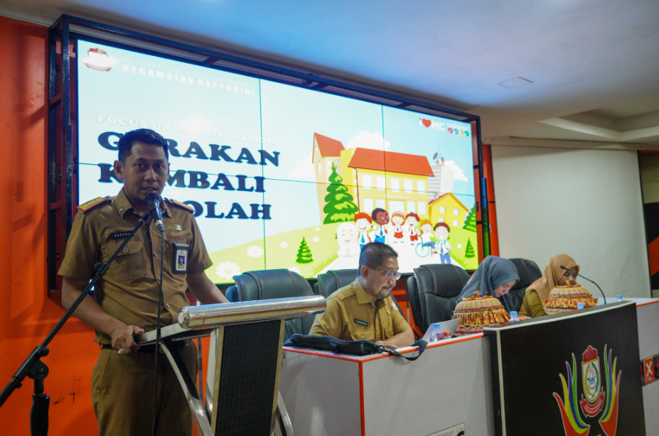 Gambar Sekcam Rappocini Buka Kegiatan FGD  Gerakan Kembali Sikolaki'