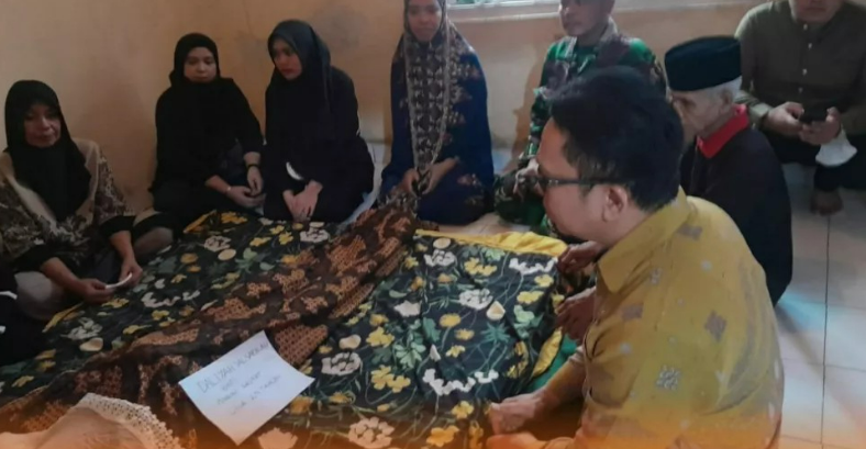 Gambar Camat Rappocini Kunjungi Rumah Dukan Anggota KPPS Yang Meninggal