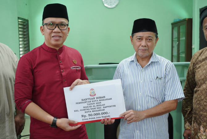 Gambar Wakili Pemkot Makassar,  Camat Rappocini Berikan  Bantuan Hibah Masjid Al-Ikhlas
