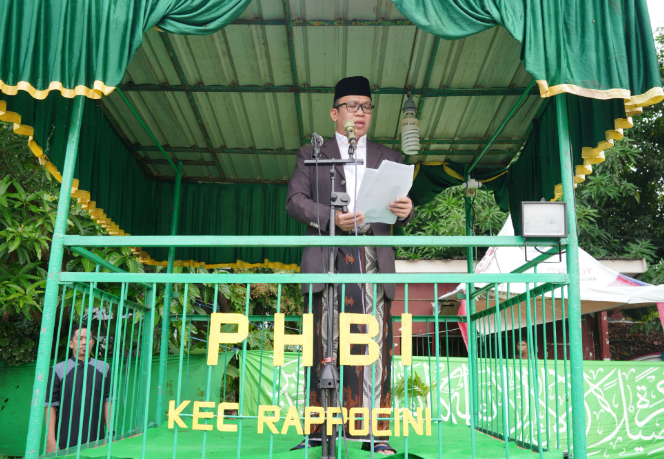 Gambar Shalat Idul Fitri 1445 H, Camat Rappocini Sampaikan Sambutan Walikota Makassar
