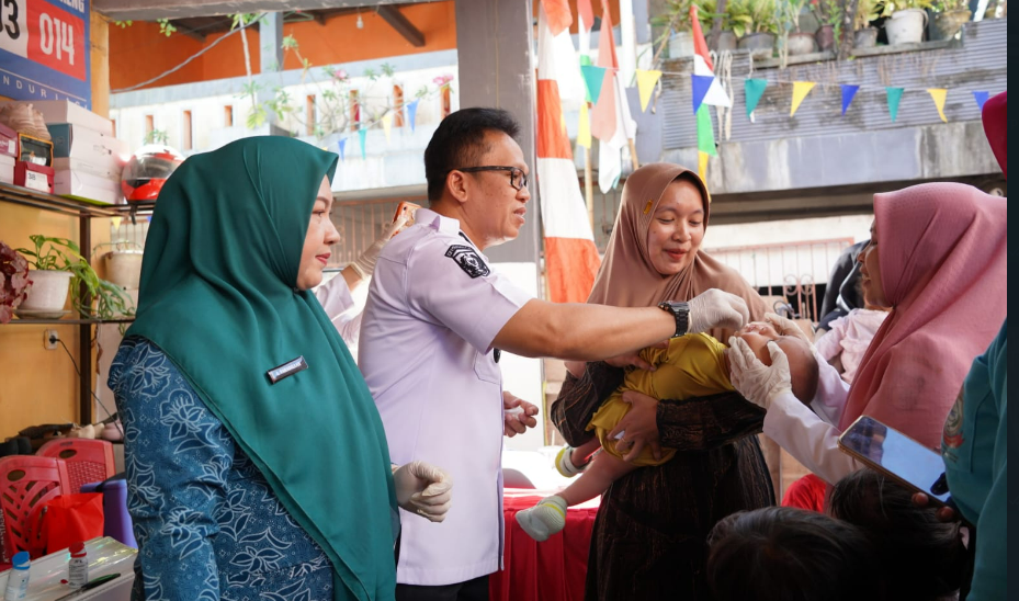 Gambar Bersama Ketua TP PKK Kecamatan Rappocini, Camat Rappocini Tinjau Pelaksanaan  PIN Polio