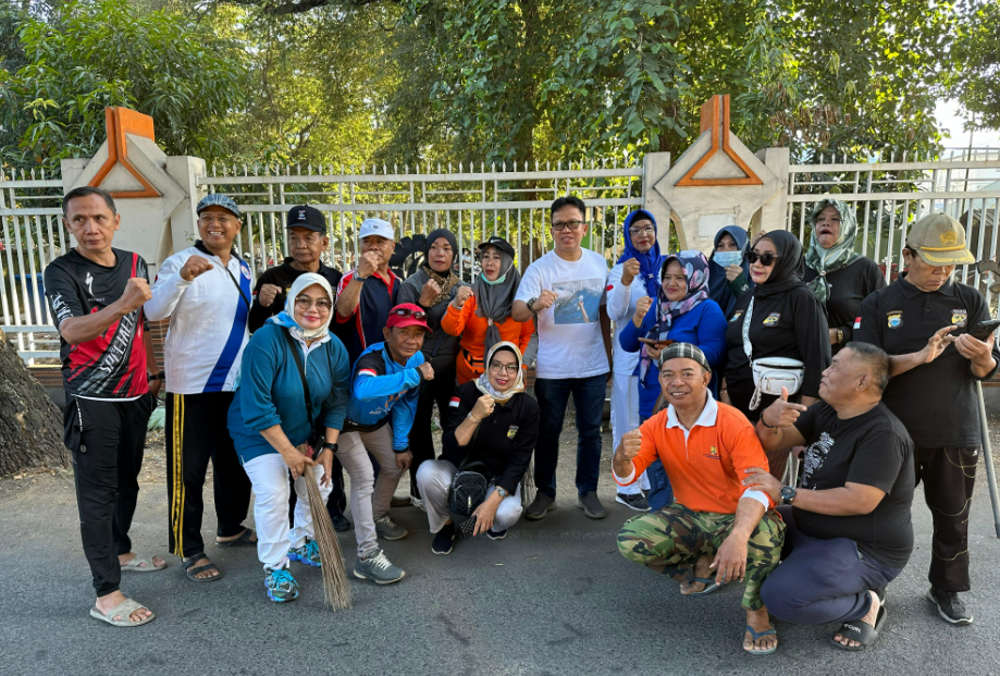 Gambar Sabtu Bersih Didampingi Sekcam, Camat Rappocini Ucapkan Terima Kasih ke Jajaran