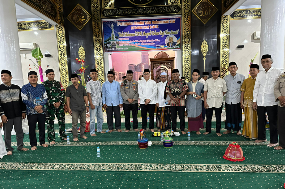 Gambar Tripika Kecamatan Rappocini Hadiri Maulid Nabi Muhammad SAW di Masjid Al Ikhlas