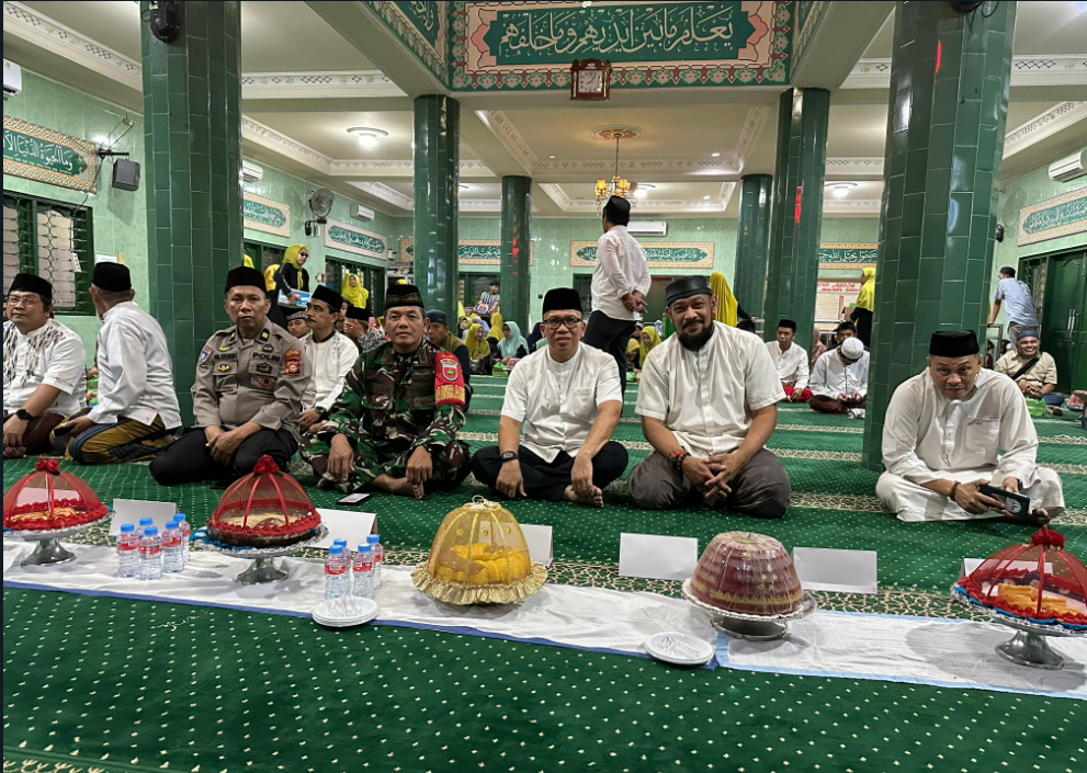 Gambar Hadiri Maulid, Camat Rappocini Minta Mengamalkan 4 Sifat Rasulullah Dalam Kehidupan 