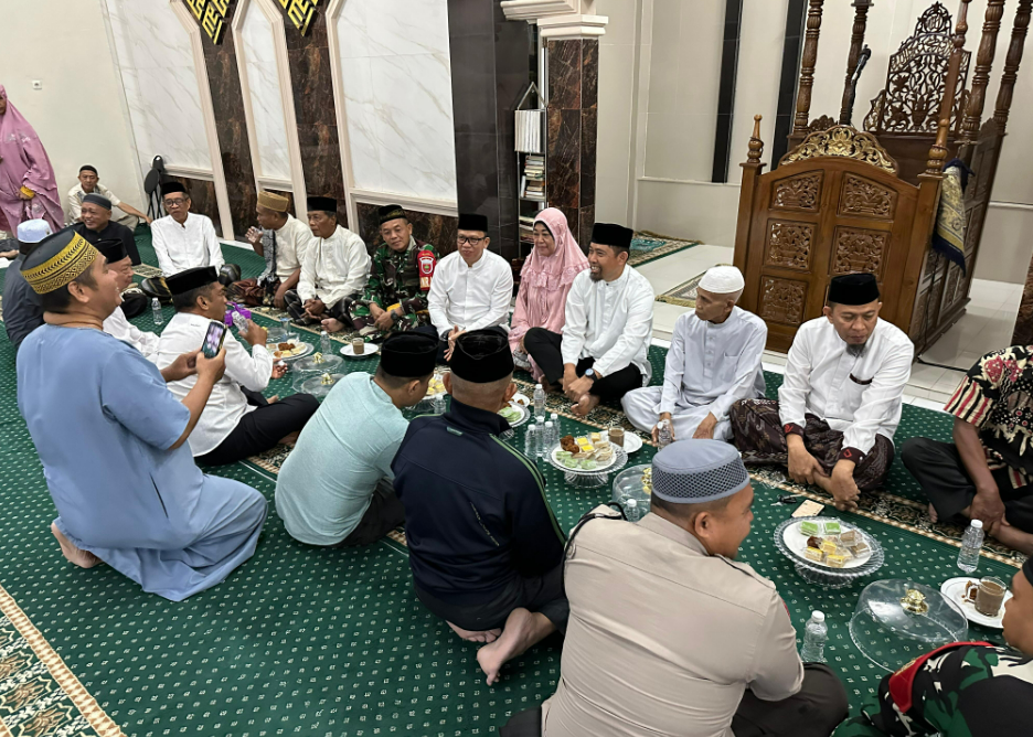 Gambar Camat Rappocini Hadiri  Safari Shalat Subuh Pemkot Makassar