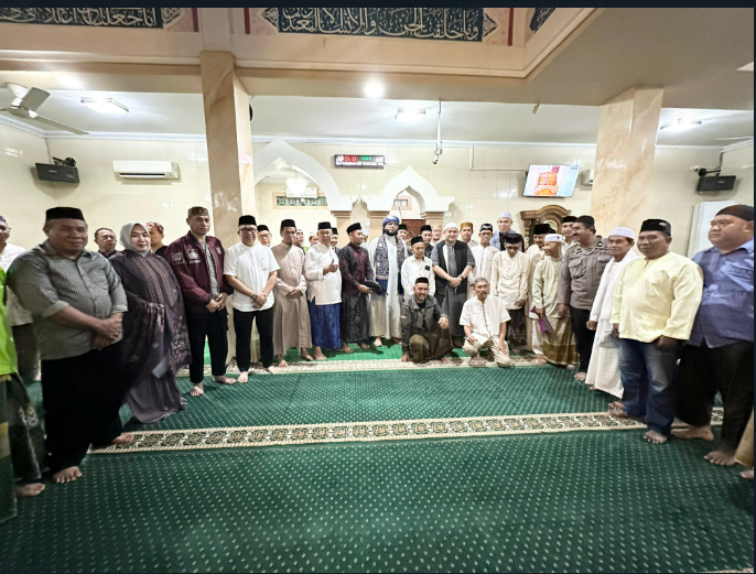 Gambar Camat Rappocini Dampingi Wali Kota Makassar Shalat Subuh di Masjid Dawatul Khaer